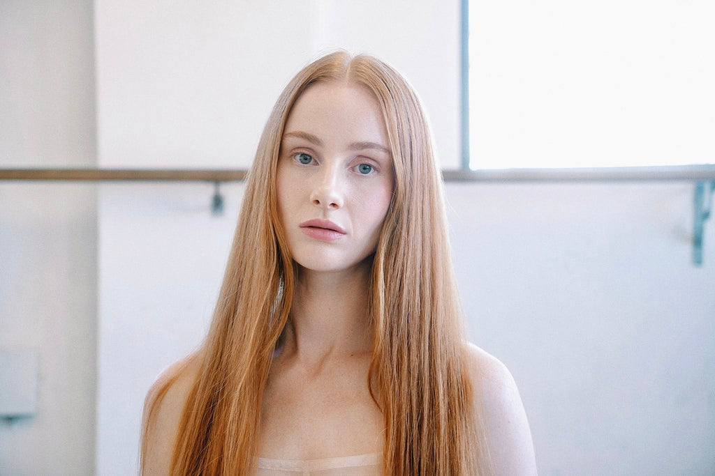 Vera Blue in store performance and signing